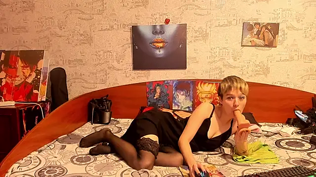 Snapshot of KagamiTayga chatting on 10.02.25 KagamiTayga online show from 10.02.25