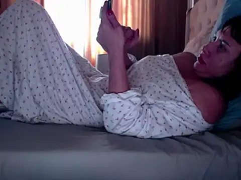 Snapshot of ROXOLANAA_SEXY chatting on 02.26.25 ROXOLANAA SEXY online show from 02.26.25
