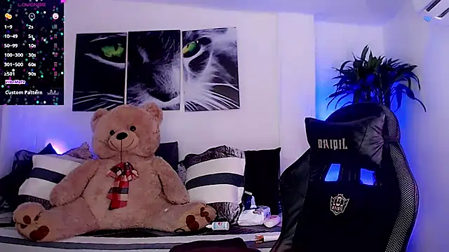 Snapshot of Sophiesweet5 chatting on 02.04.25 Sophiesweet5 online show from 02.04.25