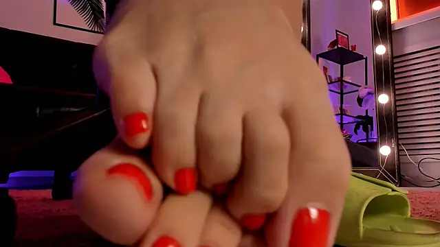 RebeccaMartinez online show from 12.06.24