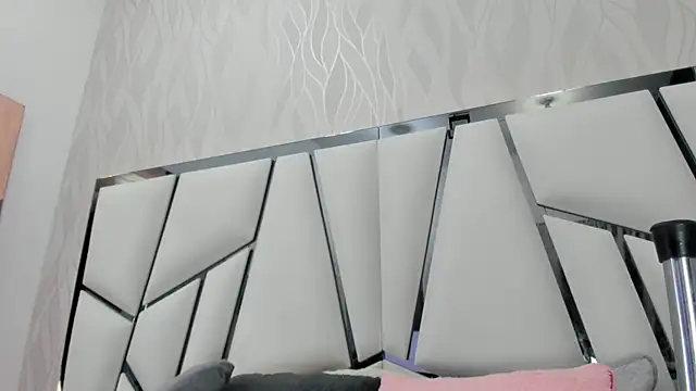 Snapshot of kimberly7_ chatting on 02.04.25 kimberly7 online show from 02.04.25