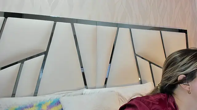 Snapshot of kimberly7_ chatting on 10.10.25 kimberly7 online show from 10.10.25