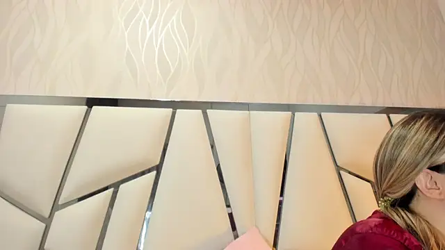 Snapshot of kimberly7_ chatting on 10.19.25 kimberly7 online show from 10.19.25