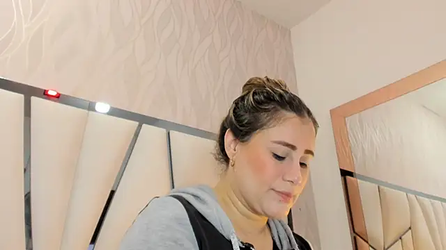 Snapshot of kimberly7_ chatting on 10.30.25 kimberly7 online show from 10.30.25