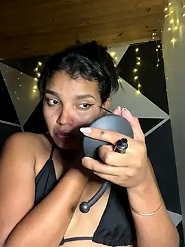 Snapshot of emilyharber chatting on 10.21.25 emilyharber online show from 10.21.25