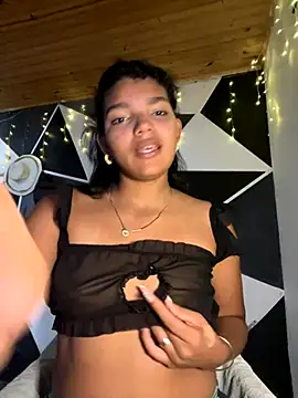 Snapshot of emilyharber chatting on 11.08.25 emilyharber online show from 11.08.25