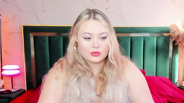 Snapshot of rosal1a chatting on 10.17.25 rosal1a online show from 10.17.25