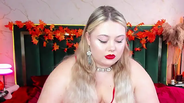 Snapshot of rosal1a chatting on 10.28.25 rosal1a online show from 10.28.25