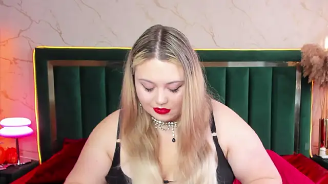 Snapshot of rosal1a chatting on 11.04.25 rosal1a online show from 11.04.25