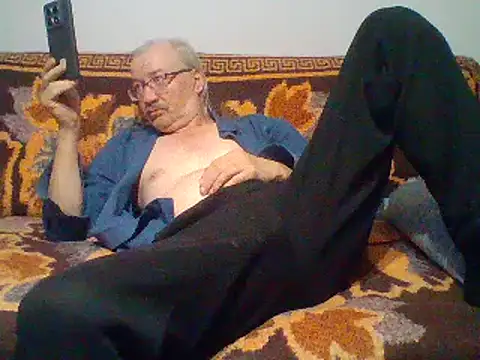 Snapshot of cumloverboyxx69 chatting on 01.30.25 cumloverboyxx69 online show from 01.30.25
