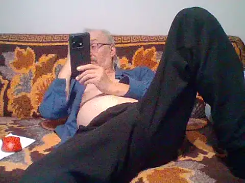 Snapshot of cumloverboyxx69 chatting on 02.05.25 cumloverboyxx69 online show from 02.05.25