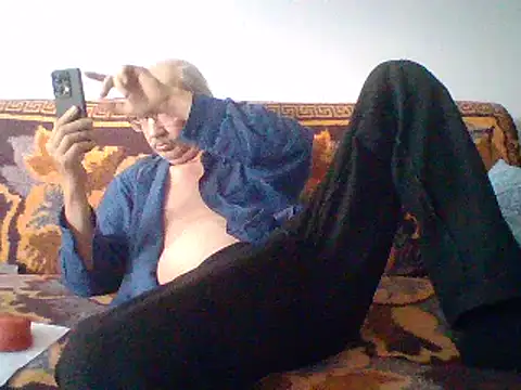 Snapshot of cumloverboyxx69 chatting on 02.08.25 cumloverboyxx69 online show from 02.08.25