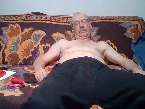 Snapshot of cumloverboyxx69 chatting on 02.19.25 cumloverboyxx69 online show from 02.19.25