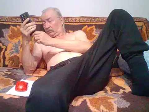 Snapshot of cumloverboyxx69 chatting on 02.24.25 cumloverboyxx69 online show from 02.24.25