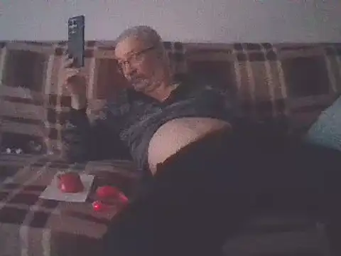 Snapshot of cumloverboyxx69 chatting on 03.10.25 cumloverboyxx69 online show from 03.10.25