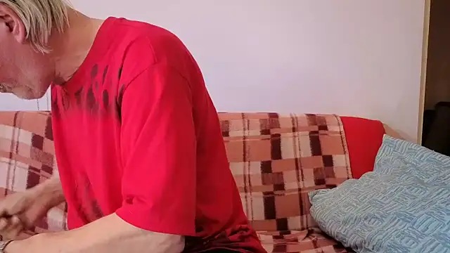 Snapshot of cumloverboyxx69 chatting on 11.05.25 cumloverboyxx69 online show from 11.05.25