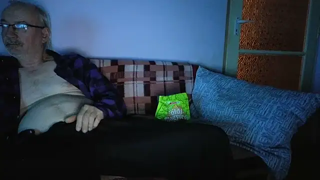 Snapshot of cumloverboyxx69 chatting on 11.09.25 cumloverboyxx69 online show from 11.09.25