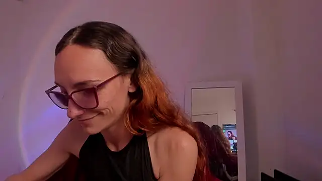 Snapshot of _lh_ chatting on 11.17.25 lh online show from 11.17.25