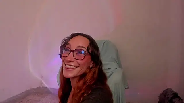 Snapshot of _lh_ chatting on 12.19.25 lh online show from 12.19.25