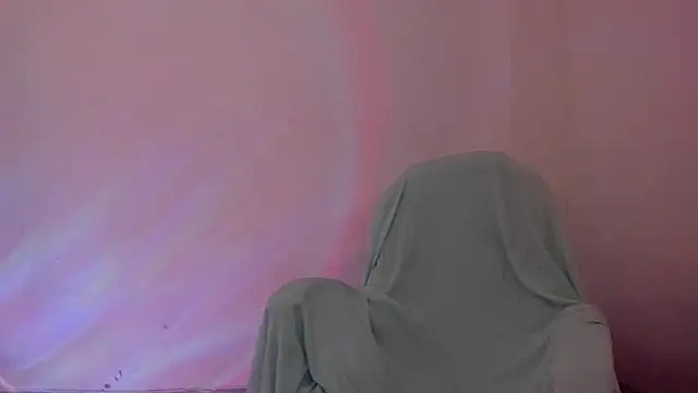 Snapshot of _lh_ chatting on 12.20.25 lh online show from 12.20.25