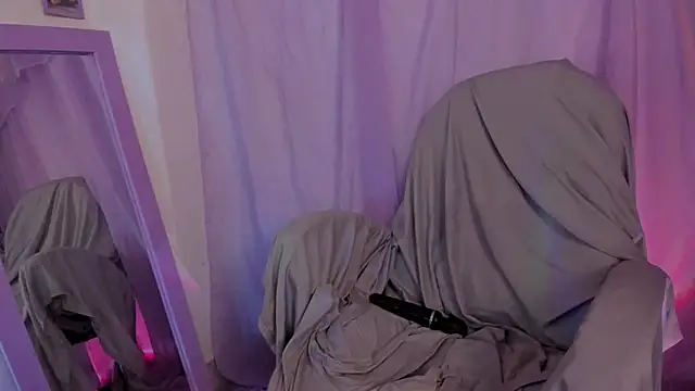 Snapshot of _lh_ chatting on 02.04.26 lh online show from 02.04.26