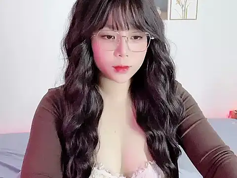   Lyly   online show from 10.27.25