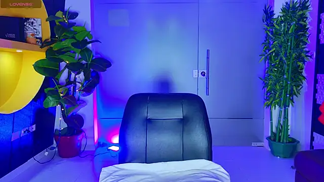 Snapshot of MalaikaBrown chatting on 10.17.25 MalaikaBrown online show from 10.17.25