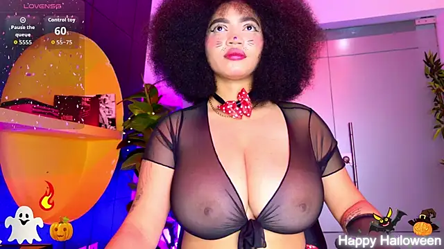 Snapshot of MalaikaBrown chatting on 10.31.25 MalaikaBrown online show from 10.31.25