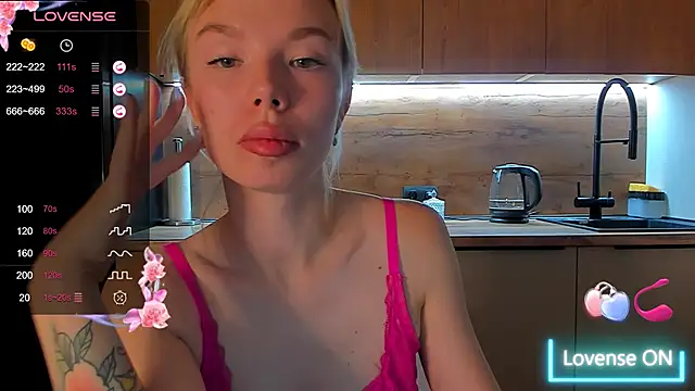 Snapshot of Olivia_Bells chatting on 10.23.25 Olivia Bells online show from 10.23.25