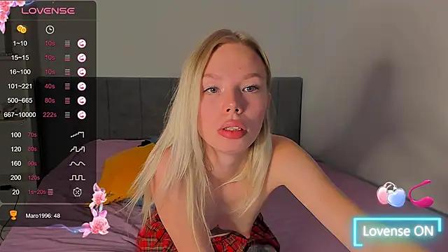 Snapshot of Olivia_Bells chatting on 11.08.25 Olivia Bells online show from 11.08.25