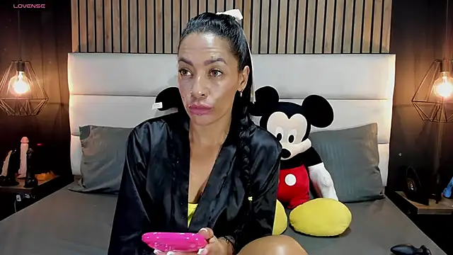 NiicolleMiller online show from 02.05.25