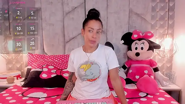 NiicolleMiller online show from 10.08.25