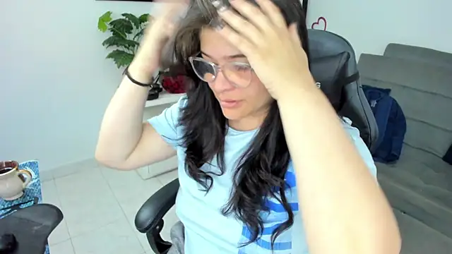 Snapshot of BellaFlaming chatting on 03.04.25 BellaFlaming online show from 03.04.25