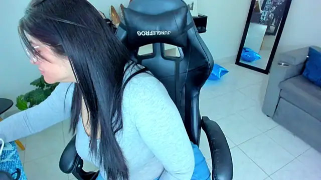 Snapshot of BellaFlaming chatting on 09.17.25 BellaFlaming online show from 09.17.25