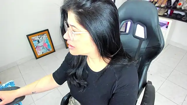 BellaFlaming online show from 04.11.26