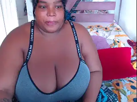 Snapshot of chocolatehot04 chatting on 02.14.25 chocolatehot04 online show from 02.14.25