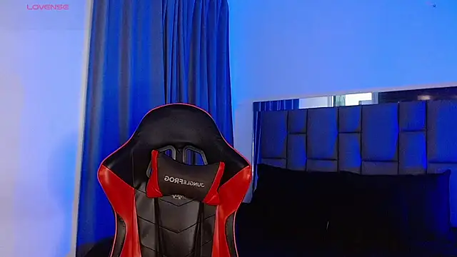 Snapshot of Christian_thor chatting on 10.17.25 Christian thor online show from 10.17.25