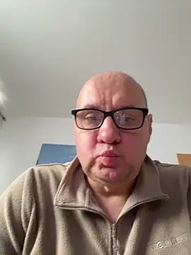 Snapshot of vanjbi45 chatting on 10.31.25 vanjbi45 online show from 10.31.25