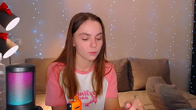 juliaanddima online show from 12.18.24