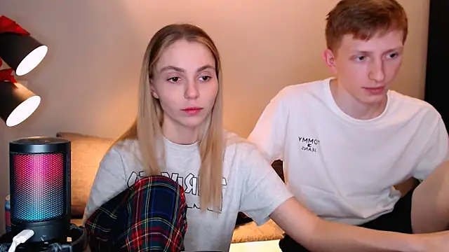 juliaanddima online show from 11.27.25