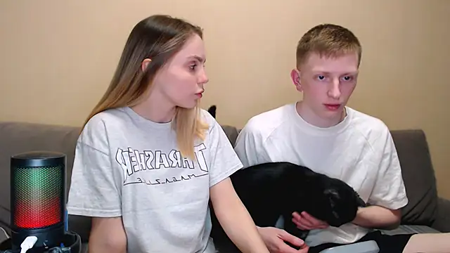 juliaanddima online show from 04.18.26