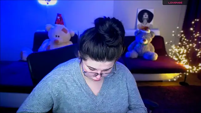 Emily Mo online show from 12.04.24