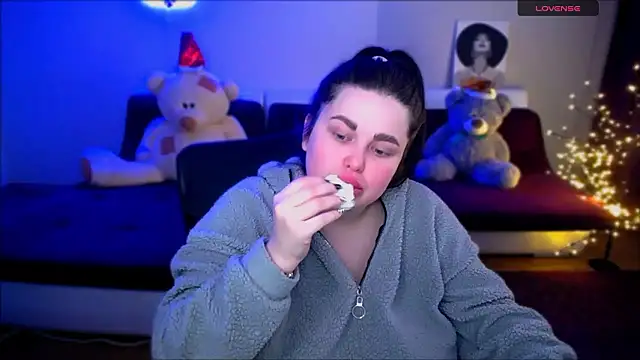 Emily Mo online show from 12.08.24
