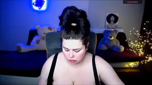 Emily Mo online show from 12.22.24