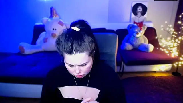 Emily Mo online show from 12.22.24