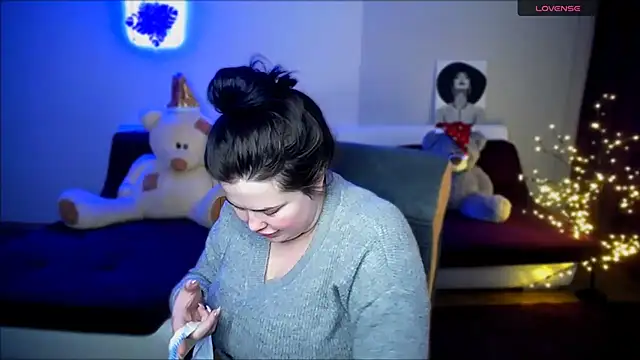 Emily Mo online show from 12.25.24
