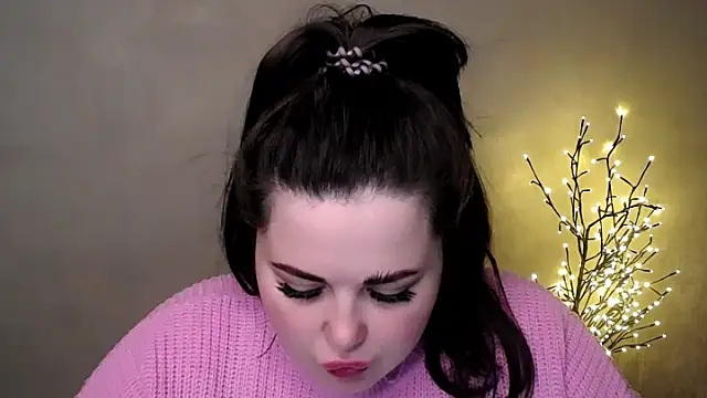 Emily Mo online show from 11.18.25