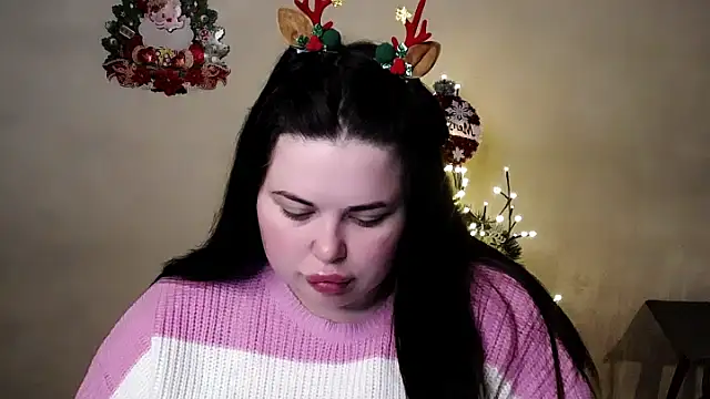 Emily Mo online show from 12.15.25