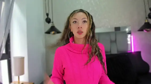 mia thompsonn  online show from 05.12.26