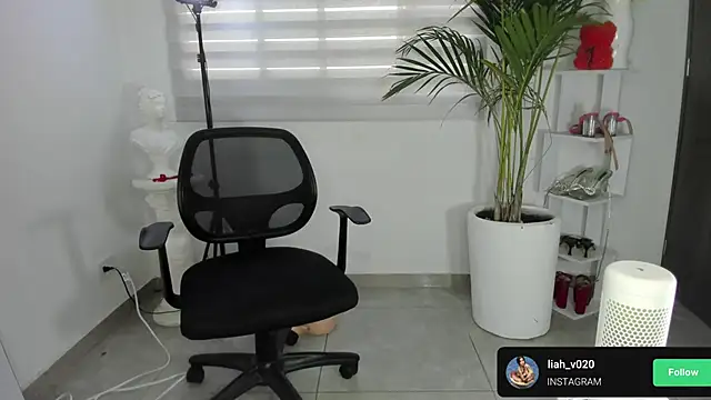 Snapshot of liah_v chatting on 12.02.24 liah v online show from 12.02.24